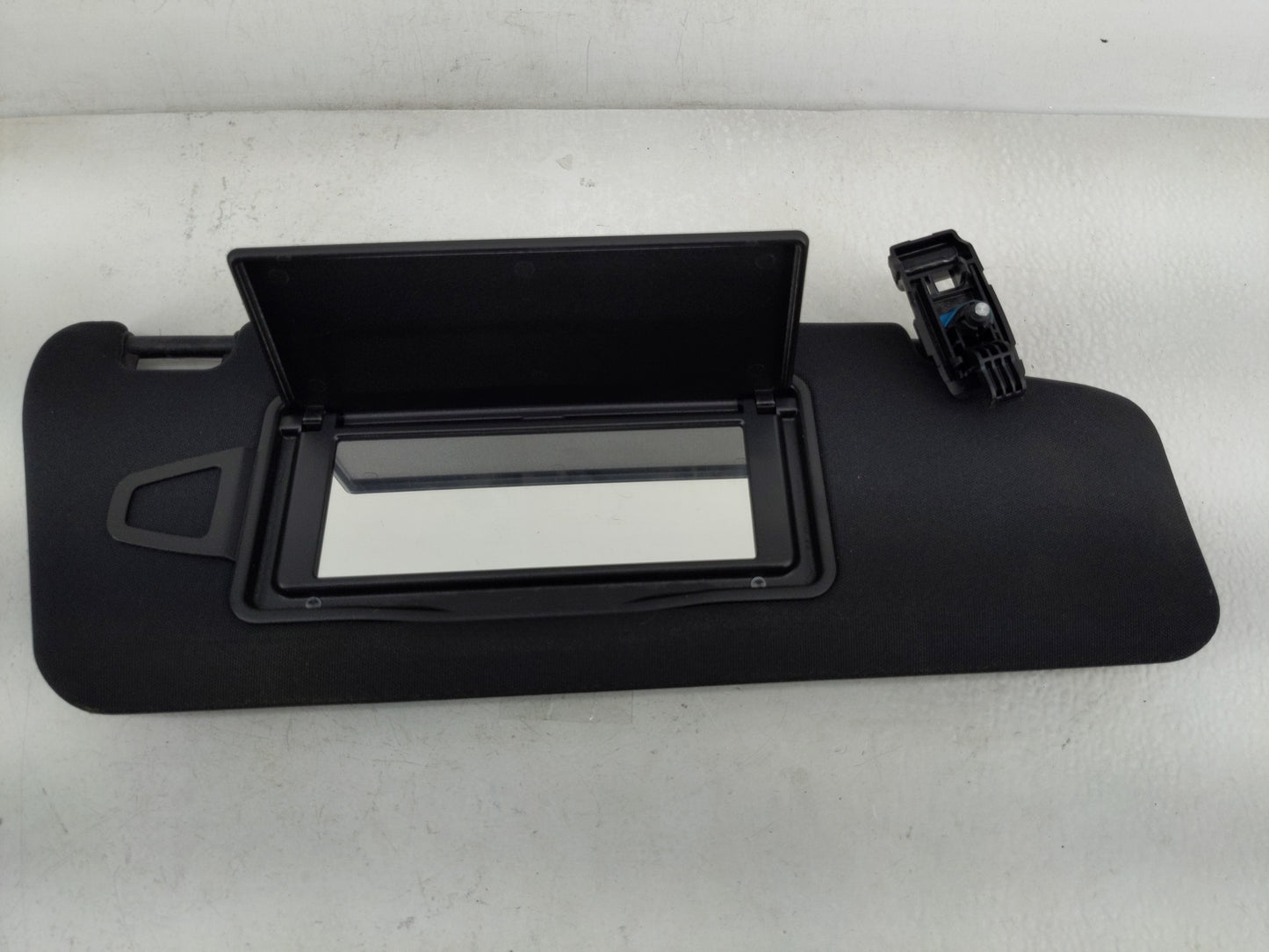 2012 Chrysler E Class Sun Visor Shade Replacement Passenger Right Mirror Fits OEM Used Auto Parts - Oemusedautoparts1.com