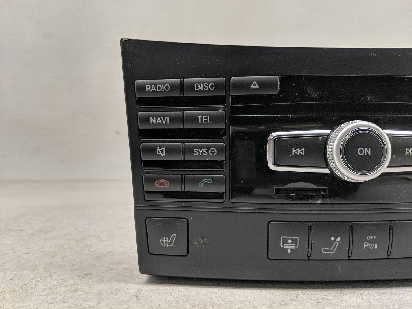 2012 Chrysler E Class Radio AM FM Cd Player Receiver Replacement P/N:A 212 900 65 13 Fits OEM Used Auto Parts - Oemusedautop