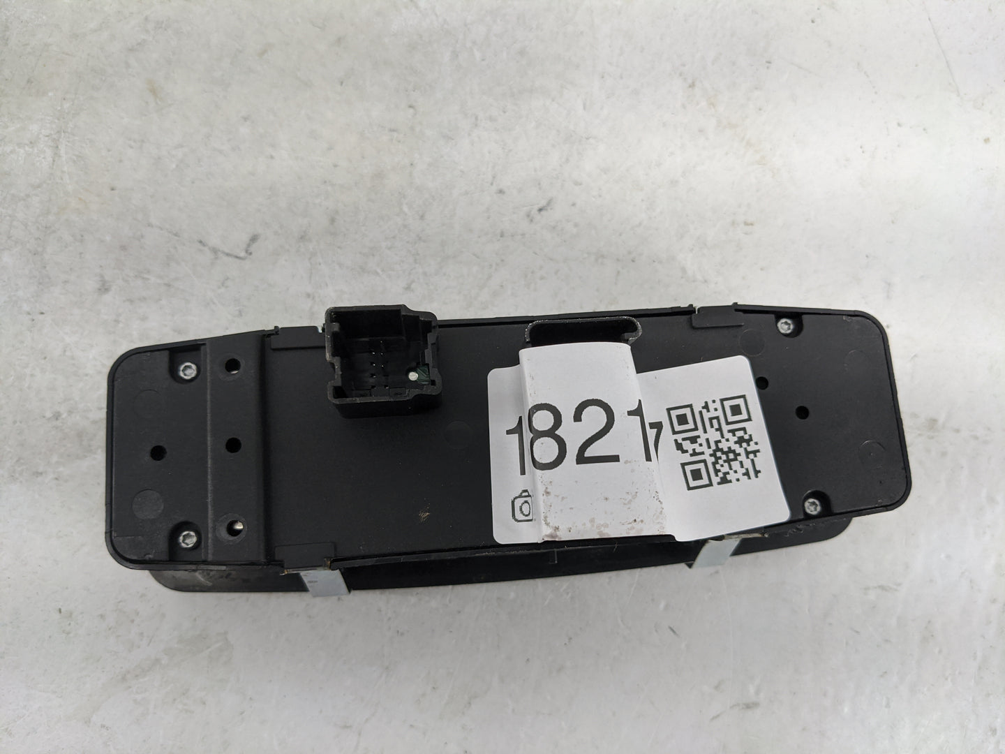 2012 Chrysler Town and Country Master Power Window Switch Replacement Driver Side Left P/N:10092323 Fits OEM Used Auto Parts