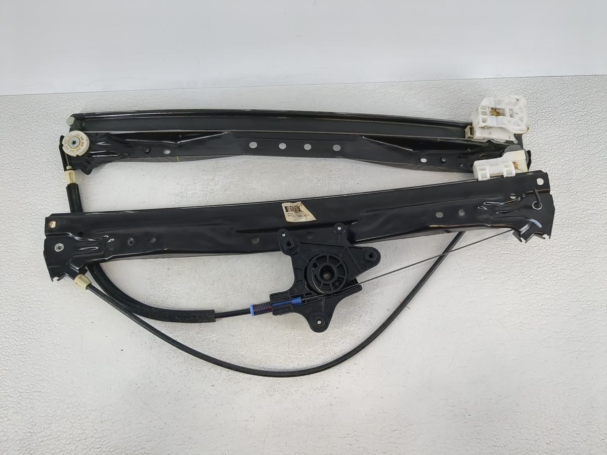 2008-2016 Chrysler Town & Country Used Window Regulator Passenger Front 1113231 - Oemusedautoparts1.com