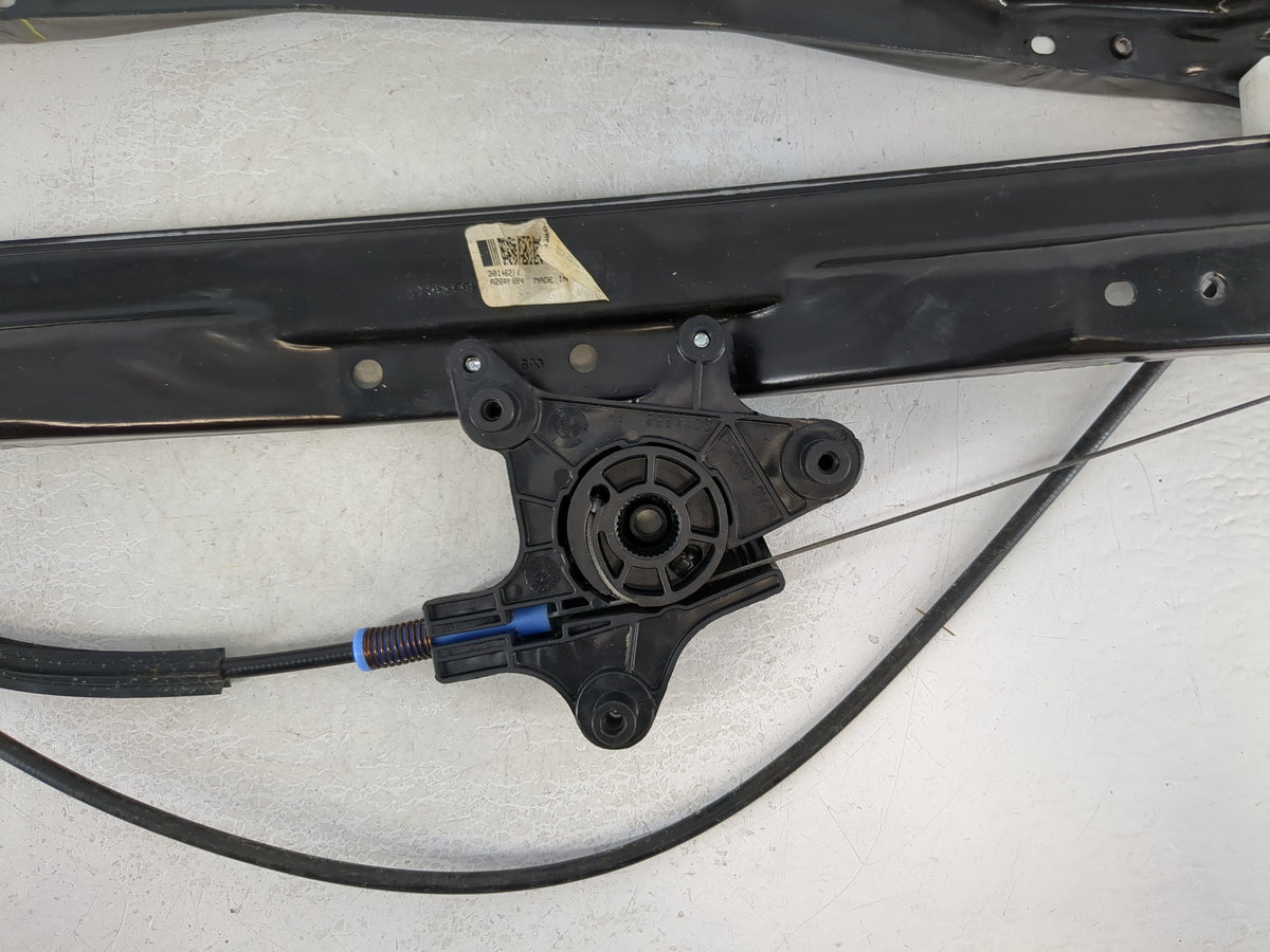 2008-2016 Chrysler Town & Country Used Window Regulator Passenger Front 1113231 - Oemusedautoparts1.com