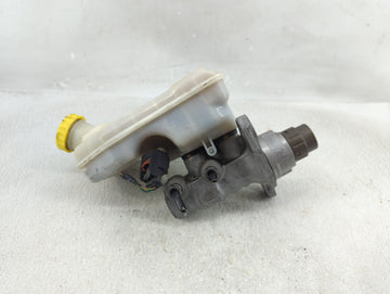 2012-2016 Chrysler Town & Country Brake Master Cylinder - Oemusedautoparts1.com