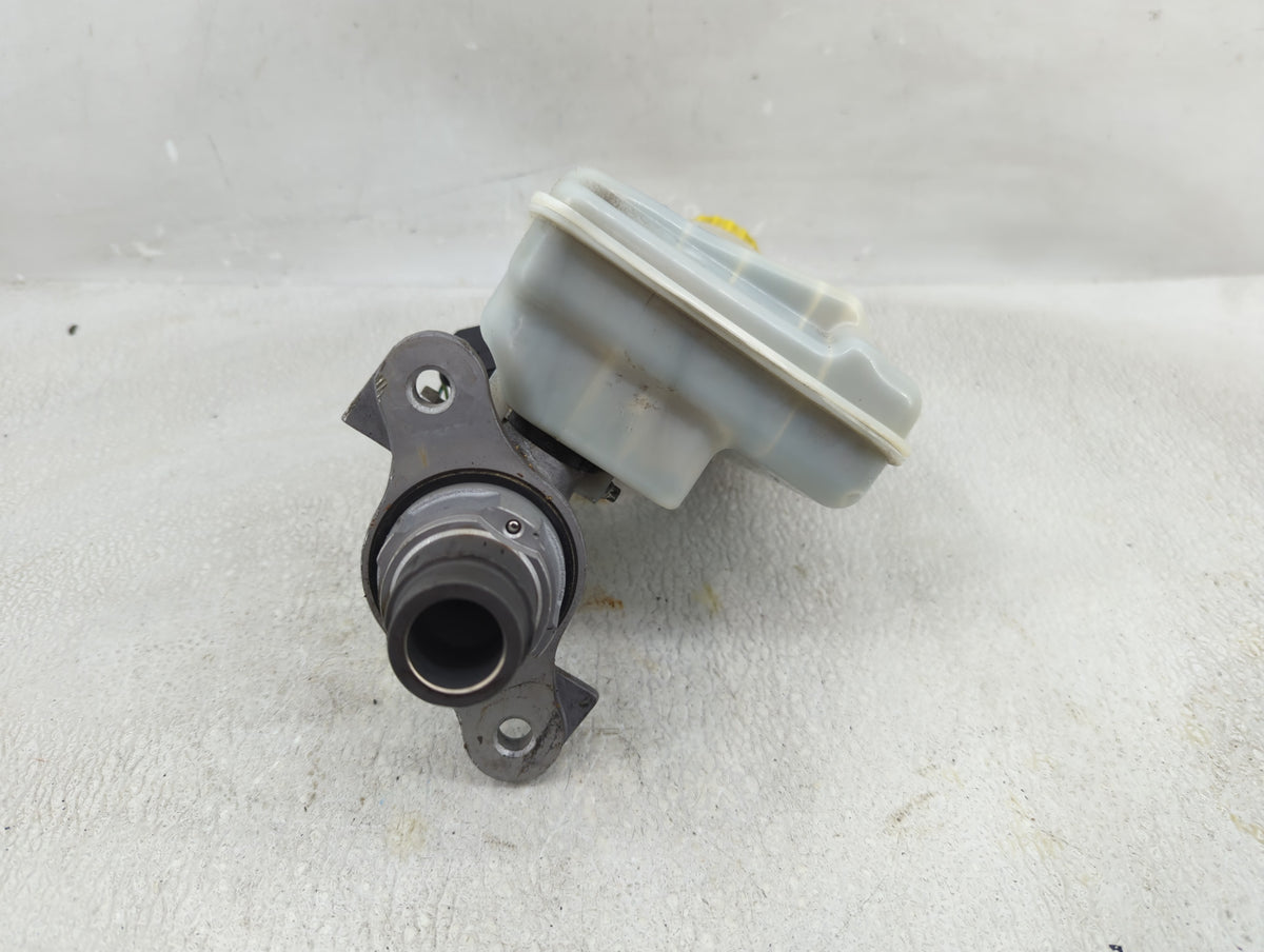 2012-2016 Chrysler Town & Country Brake Master Cylinder 1278071 - Oemusedautoparts1.com