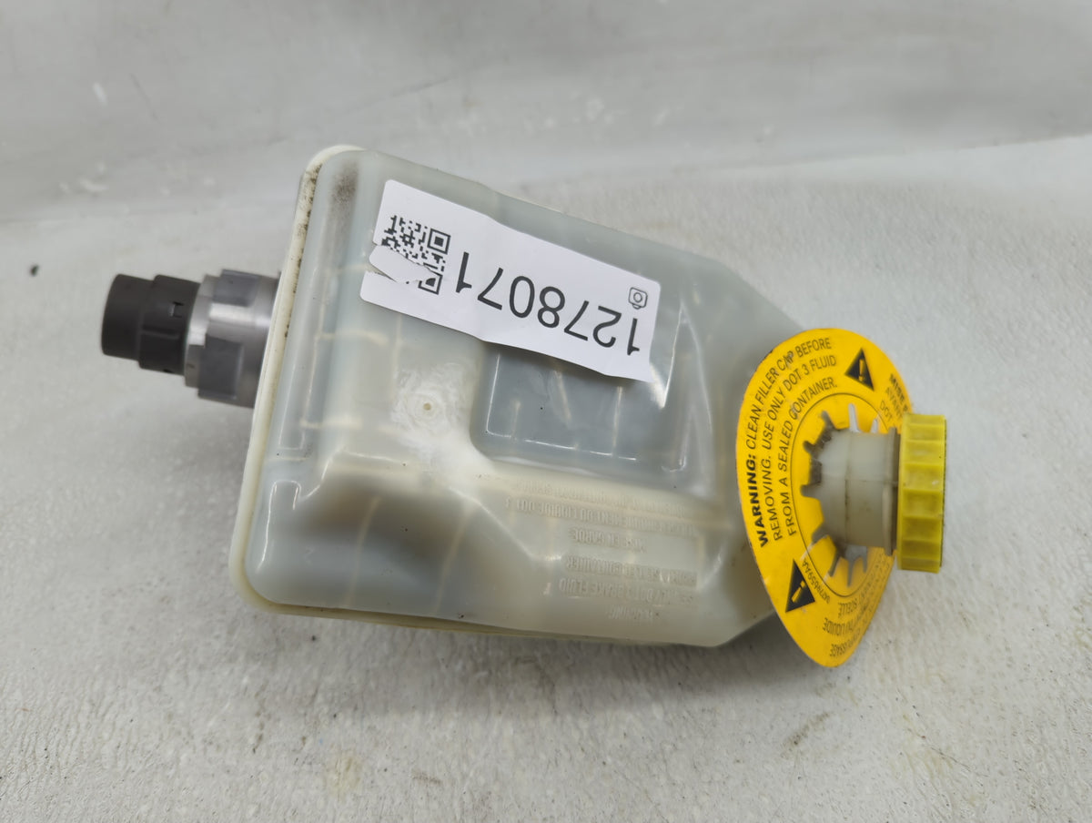 2012-2016 Chrysler Town & Country Brake Master Cylinder 1278071 - Oemusedautoparts1.com