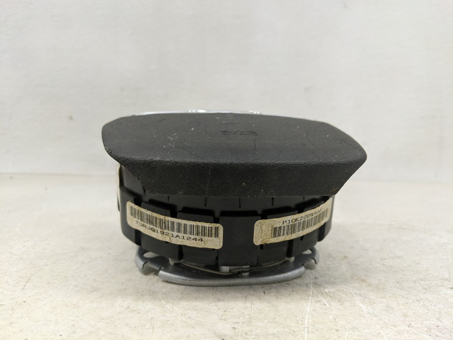 2011-2012 Chrysler Town & Country Air Bag Driver Left Steering Wheel Mounted P/N:1QK22DX9AF Fits Fits 2011 2012 OEM Used Aut