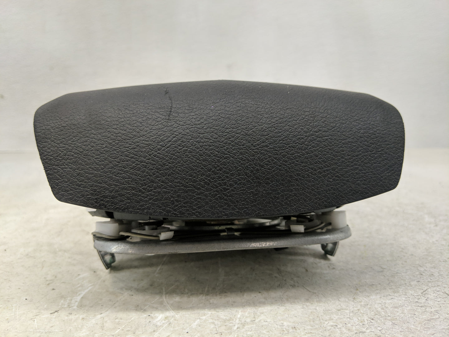 2011-2012 Chrysler Town & Country Air Bag Driver Left Steering Wheel Mounted P/N:1QK22DX9AF Fits Fits 2011 2012 OEM Used Aut