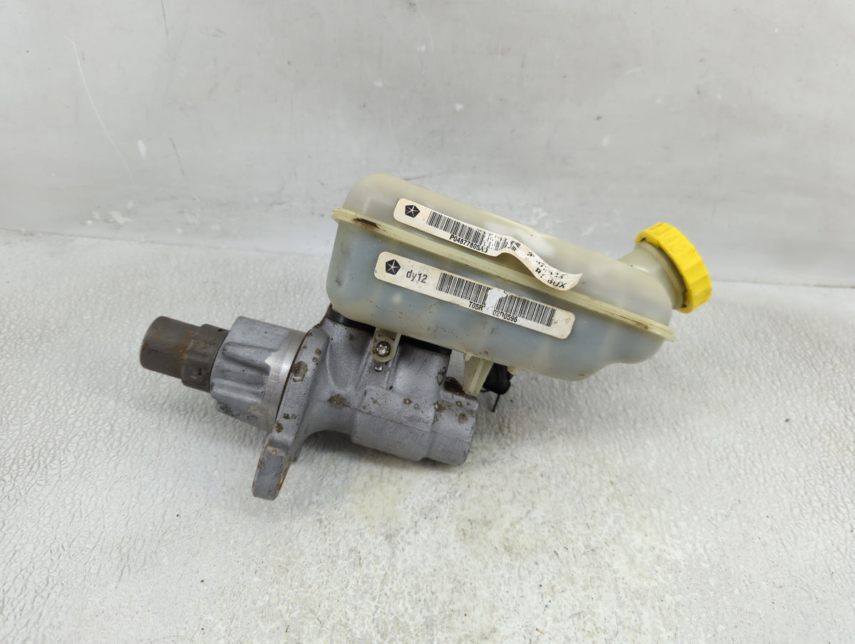 2012-2016 Chrysler Town & Country Brake Master Cylinder 1311329 - Oemusedautoparts1.com