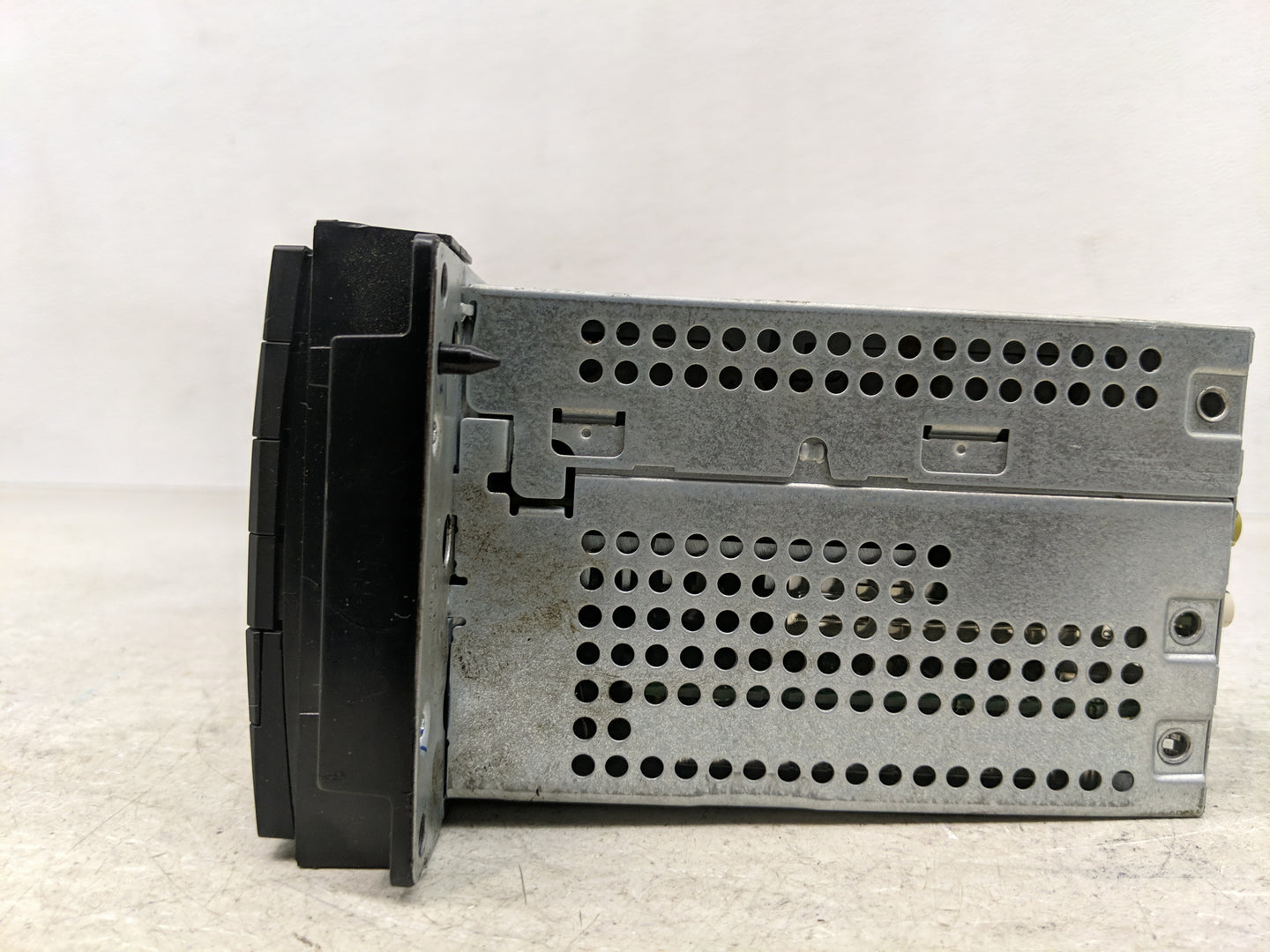 2012 Chrysler Town & Country Radio AM FM Cd Player Receiver Replacement P/N:05091209AD Fits OEM Used Auto Parts - Oemusedaut