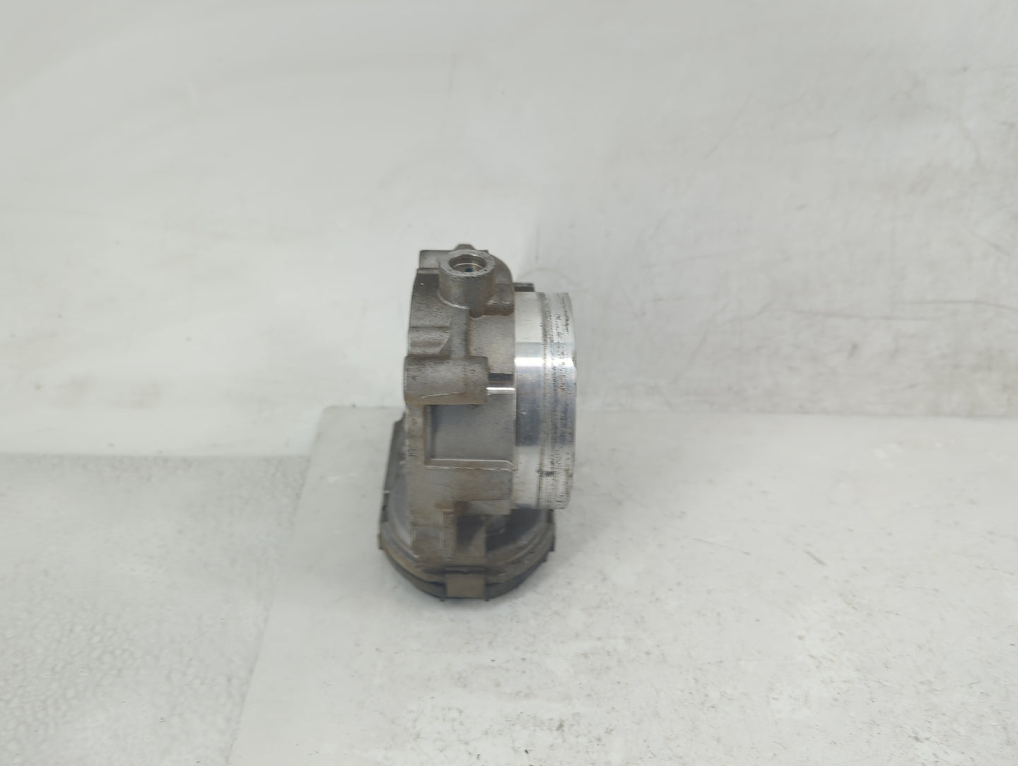 2011-2016 Chrysler Town & Country Throttle Body P/N:05184349AC Fits OEM Used Auto Parts - Oemusedautoparts1.com