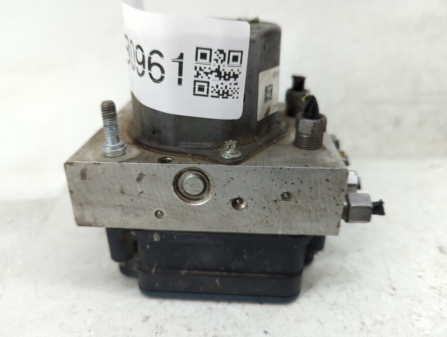 2011-2016 Chrysler Town & Country Throttle Body P/N:P05154911AE Fits OEM Used Auto Parts - Oemusedautoparts1.com