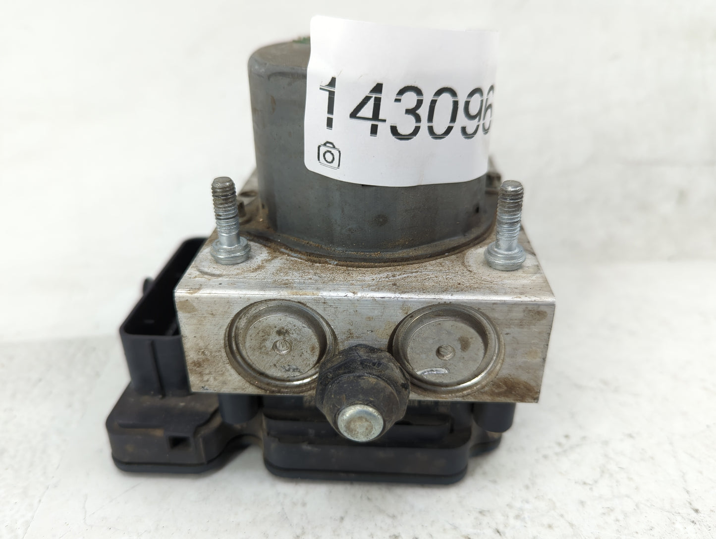2011-2016 Chrysler Town & Country Throttle Body P/N:P05154911AE Fits OEM Used Auto Parts - Oemusedautoparts1.com