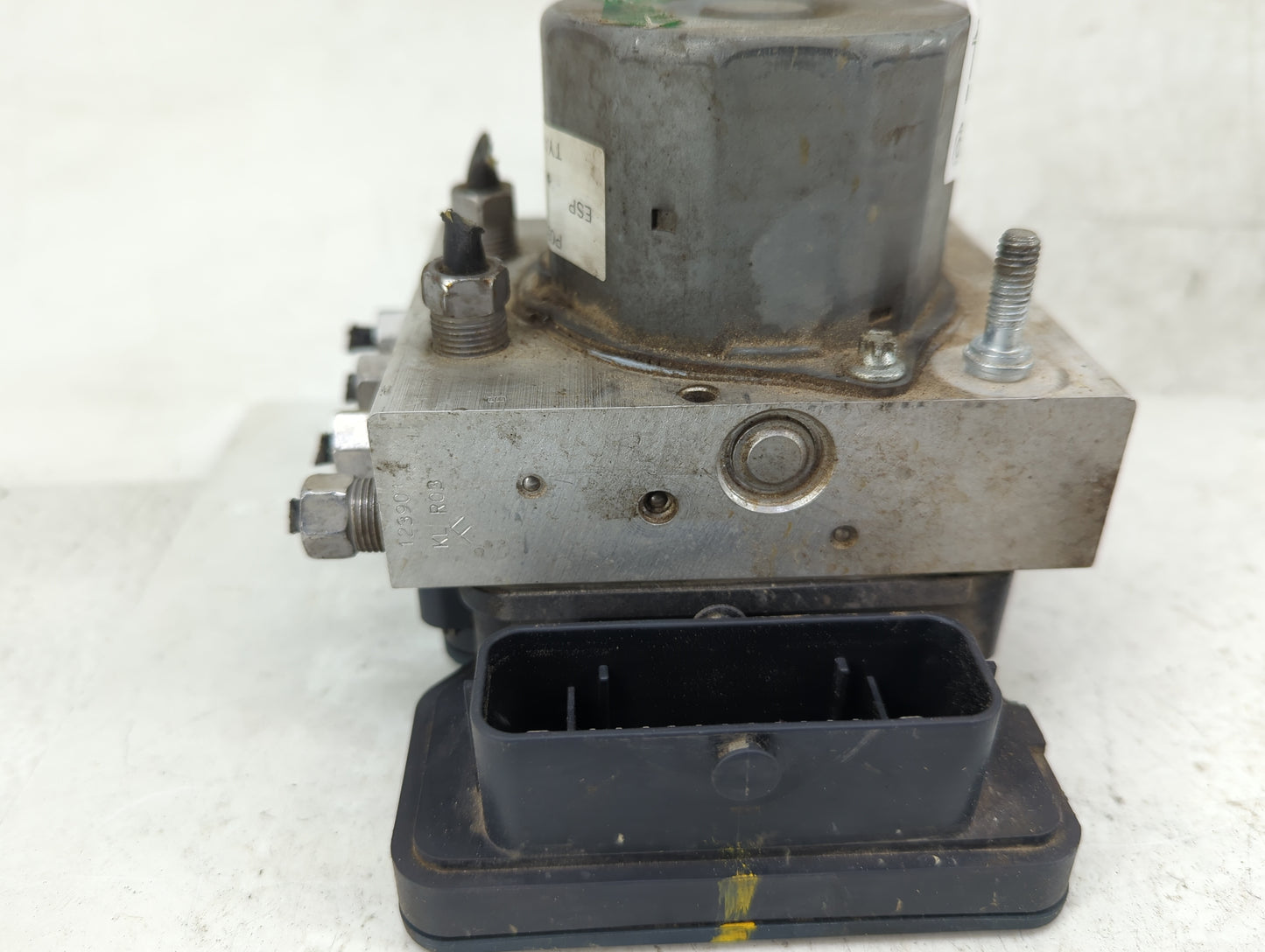 2011-2016 Chrysler Town & Country Throttle Body P/N:P05154911AE Fits OEM Used Auto Parts - Oemusedautoparts1.com