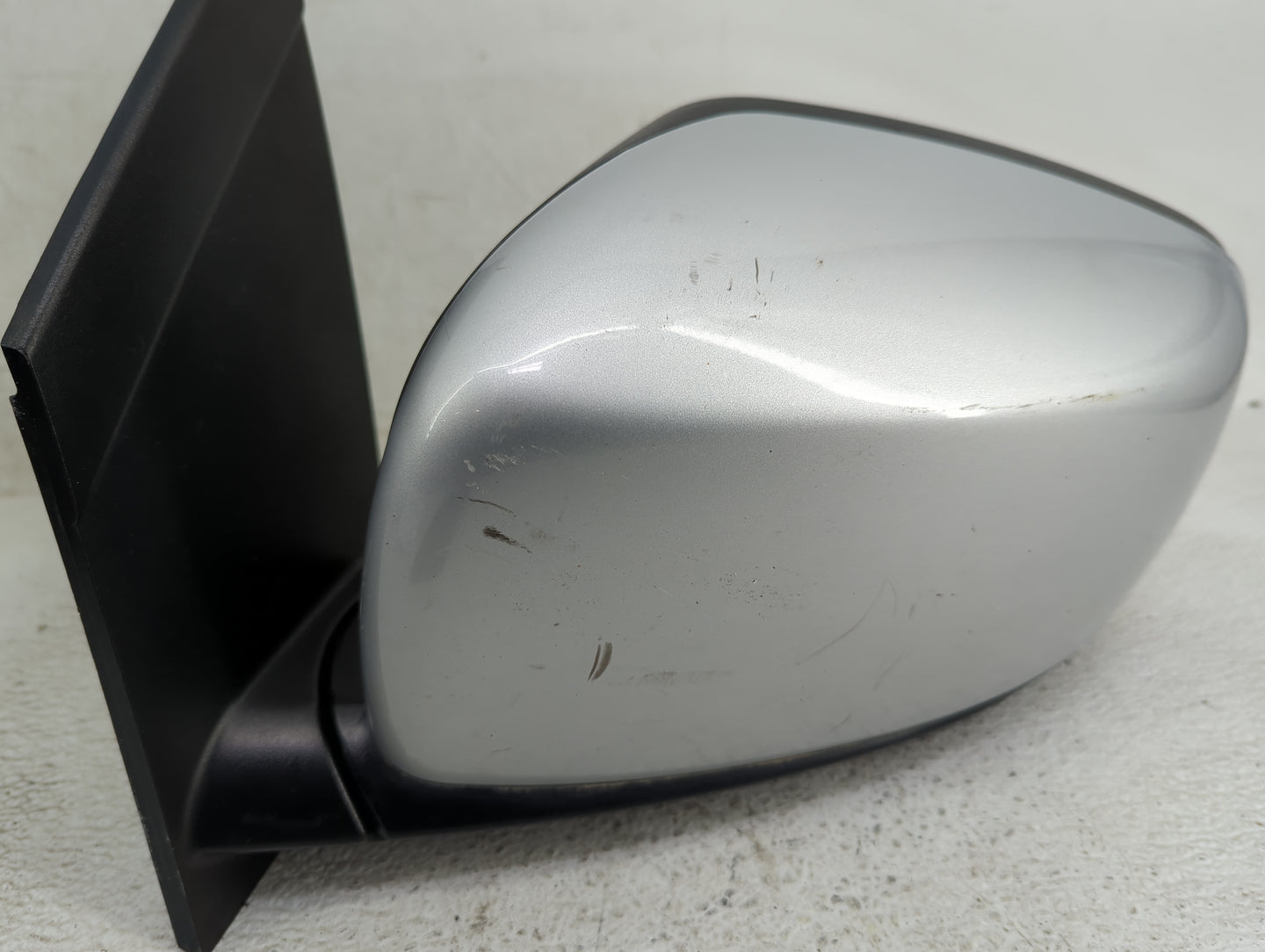 2011-2016 Chrysler Town & Country Driver Side View Mirror - Left Door Mirror OEM Used - Oemusedautoparts1.com