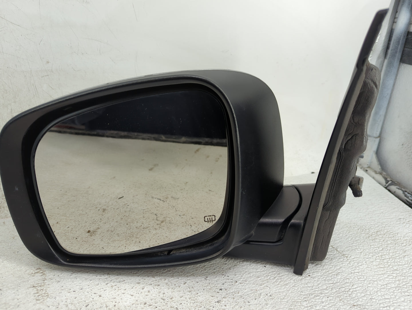 2011-2016 Chrysler Town & Country Driver Side View Mirror - Left Door Mirror OEM Used - Oemusedautoparts1.com