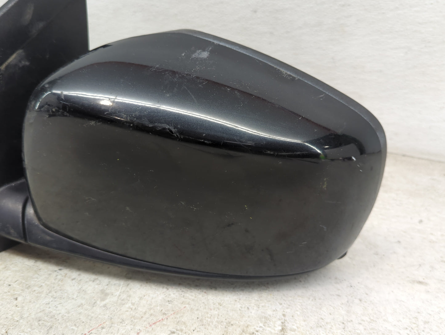 2011-2016 Chrysler Town & Country Driver Side View Mirror - Left Door Mirror OEM Used - Oemusedautoparts1.com
