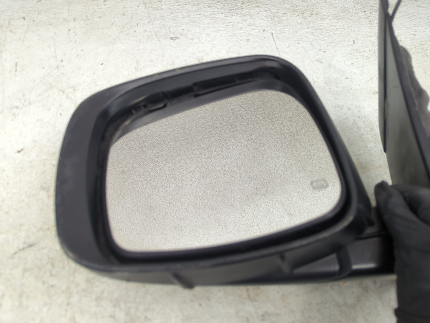 2011-2016 Chrysler Town & Country Driver Side View Mirror - Left Door Mirror OEM Used - Oemusedautoparts1.com