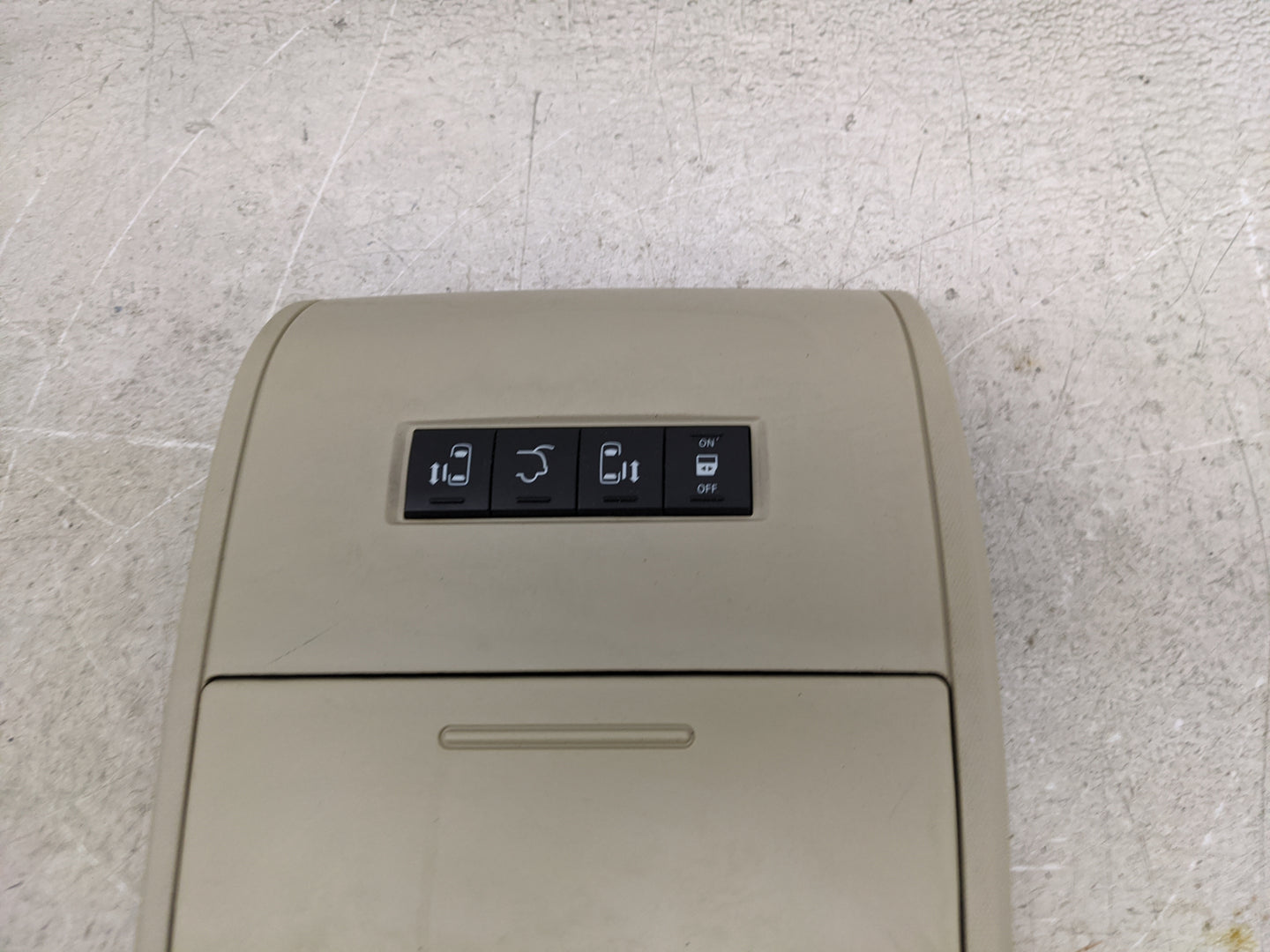 2012 Chrysler Town & Country Overhead Roof Console Beige - Oemusedautoparts1.com