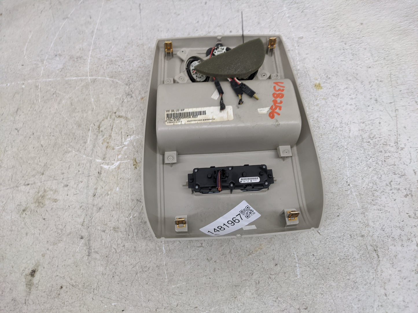 2012 Chrysler Town & Country Overhead Roof Console Beige - Oemusedautoparts1.com
