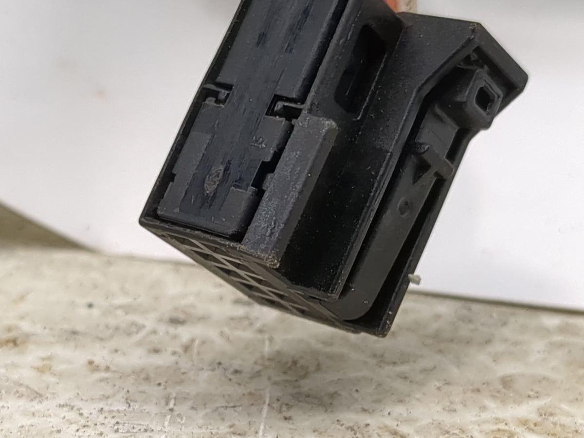 2011-2016 Chrysler Town & Country Driver Side View Mirror - Left Door Mirror OEM Used - Oemusedautoparts1.com