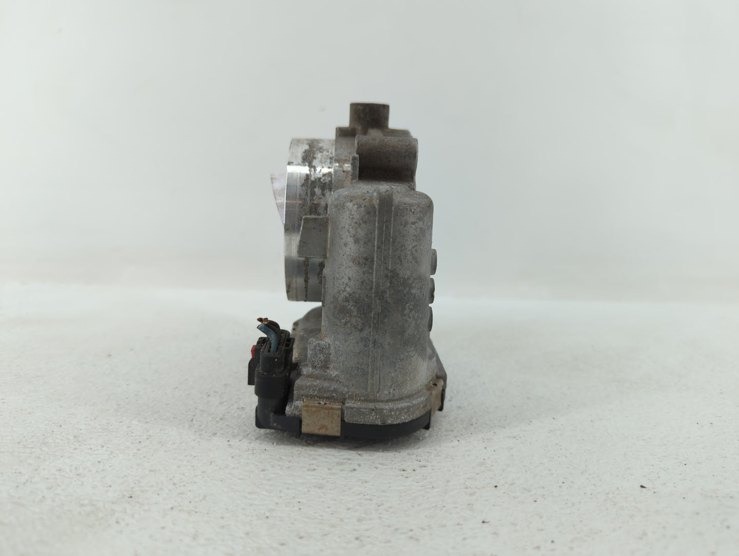 2011-2016 Chrysler Town & Country Throttle Body P/N:05184349AE 05184349AD Fits OEM Used Auto Parts - Oemusedautoparts1.com