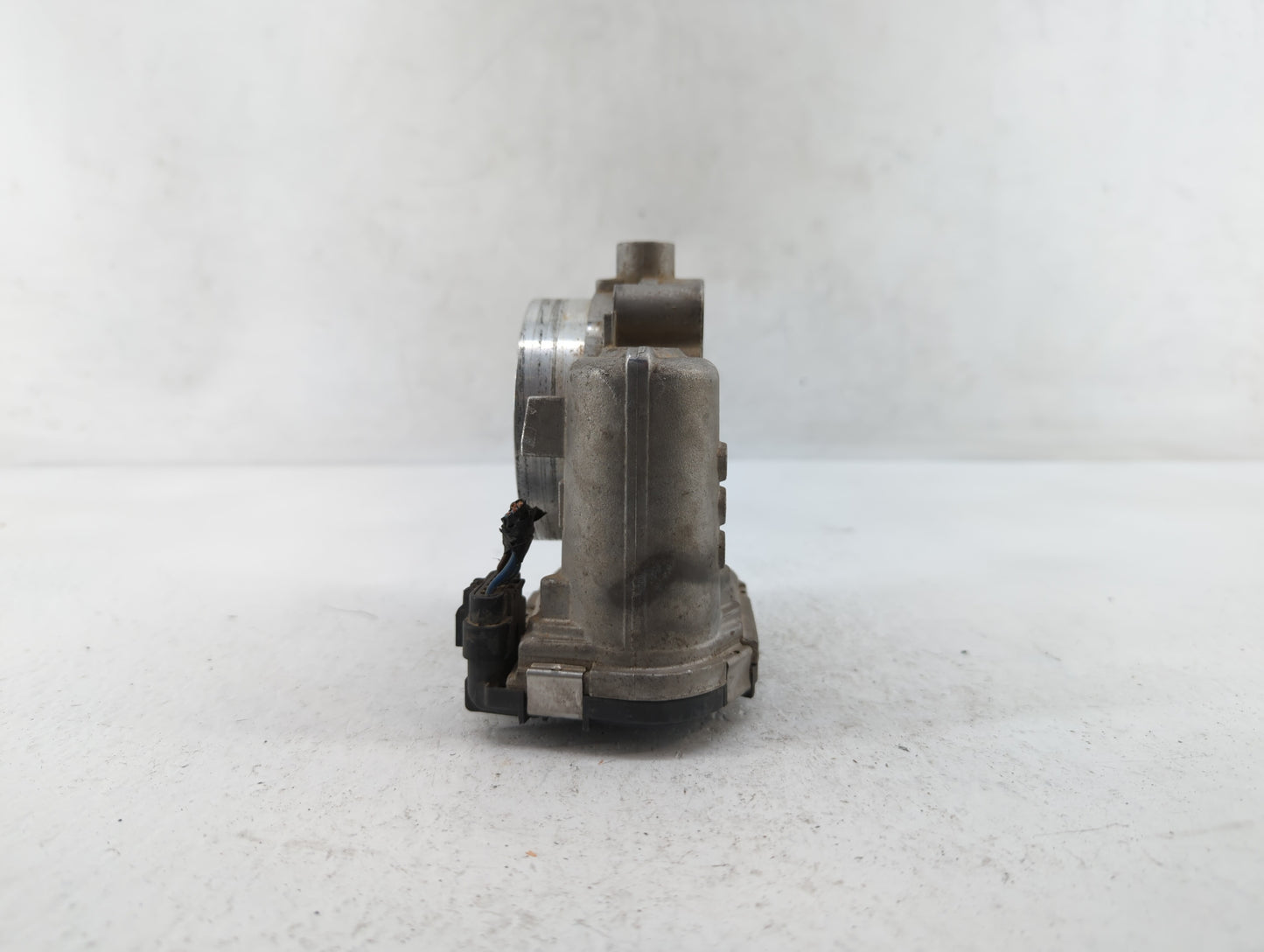 2011-2016 Chrysler Town & Country Throttle Body P/N:05184349AC Fits OEM Used Auto Parts - Oemusedautoparts1.com