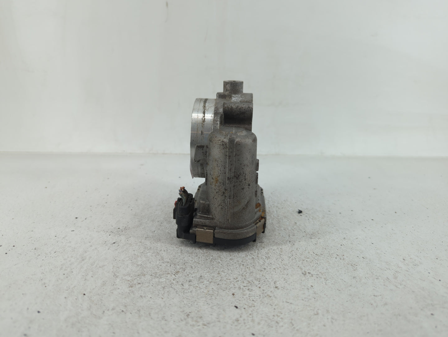 2011-2016 Chrysler Town & Country Throttle Body P/N:05184349AE 05184349AC Fits OEM Used Auto Parts - Oemusedautoparts1.com