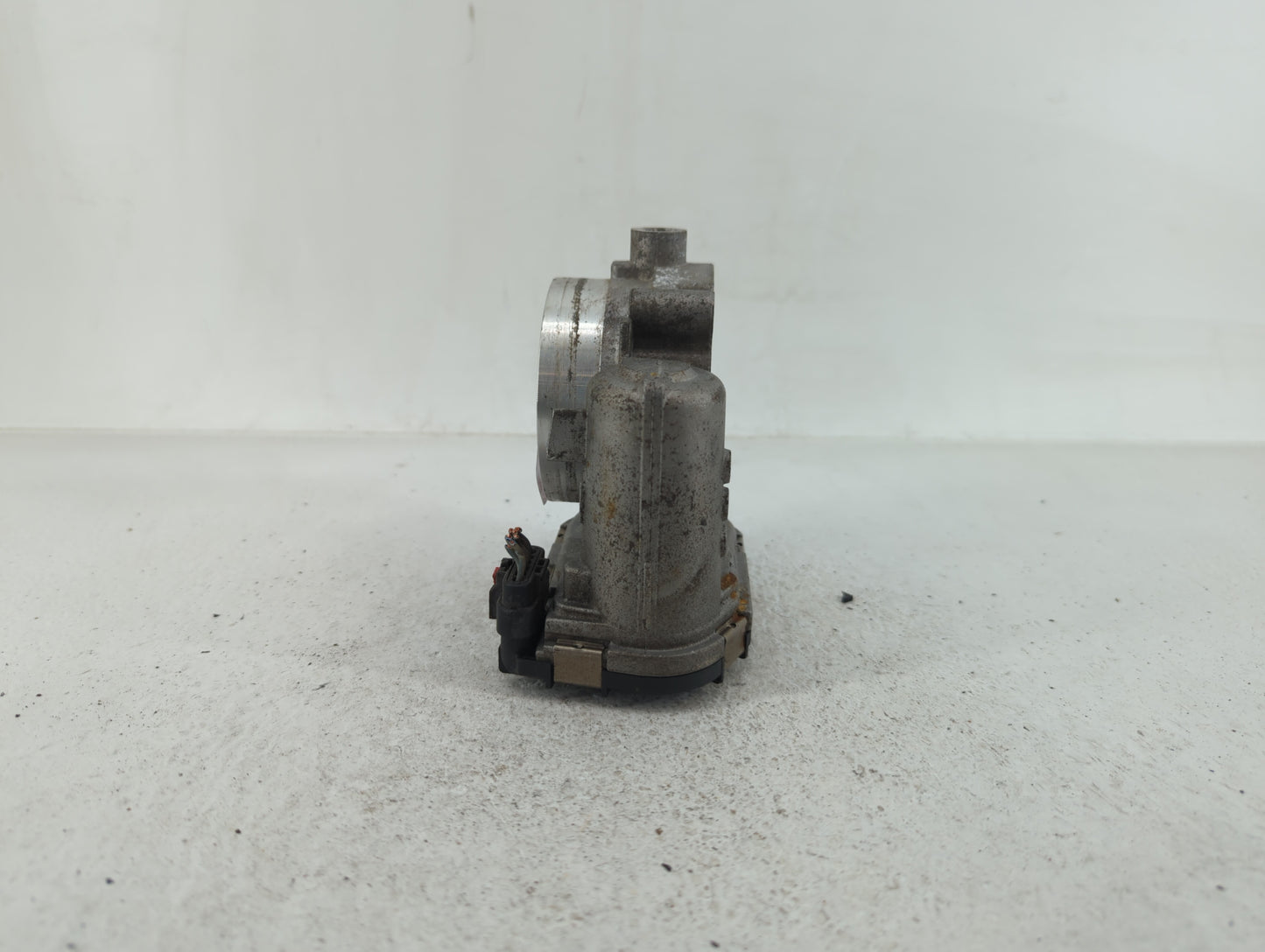 2011-2016 Chrysler Town & Country Throttle Body P/N:05184349AE 05184349AC Fits OEM Used Auto Parts - Oemusedautoparts1.com