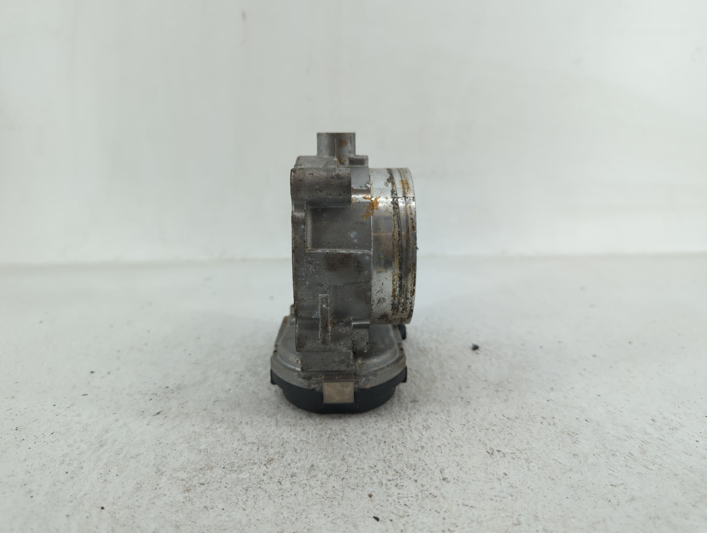 2011-2016 Chrysler Town & Country Throttle Body P/N:05184349AE 05184349AC Fits OEM Used Auto Parts - Oemusedautoparts1.com