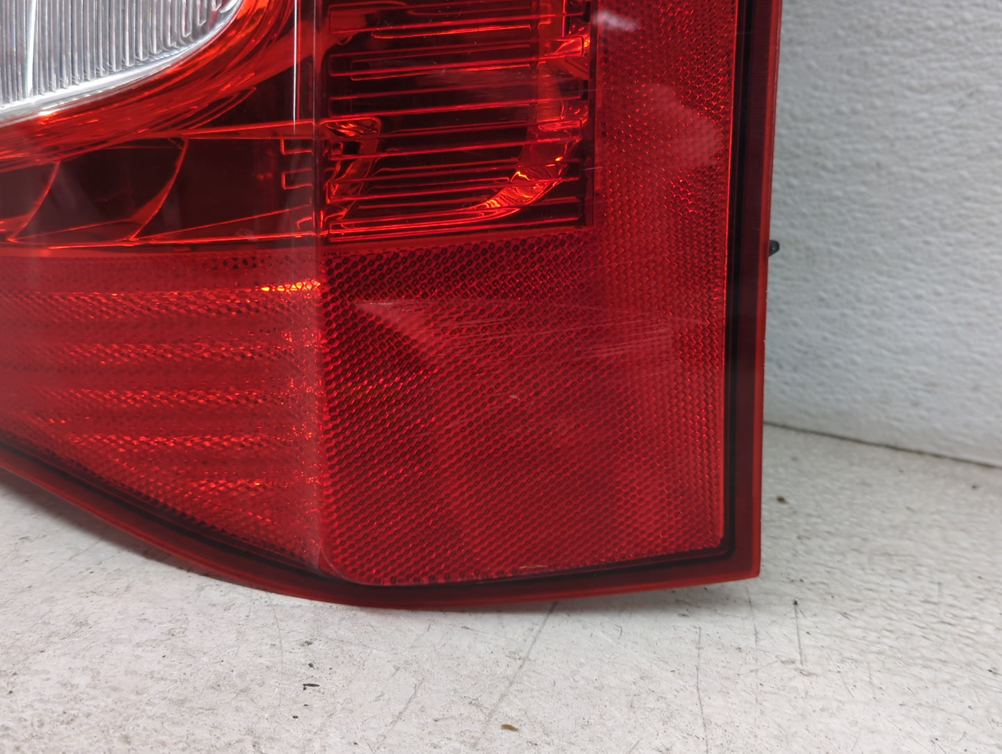 2011-2016 Chrysler Town & Country Tail Light Assembly Passenger Right OEM P/N:05182530AE 05182532AE Fits OEM Used Auto Parts