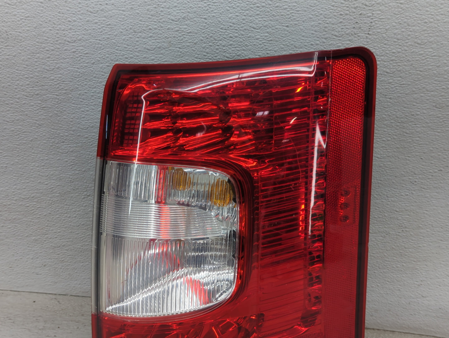 2011-2016 Chrysler Town & Country Tail Light Assembly Passenger Right OEM P/N:05182530AE 05182532AE Fits OEM Used Auto Parts