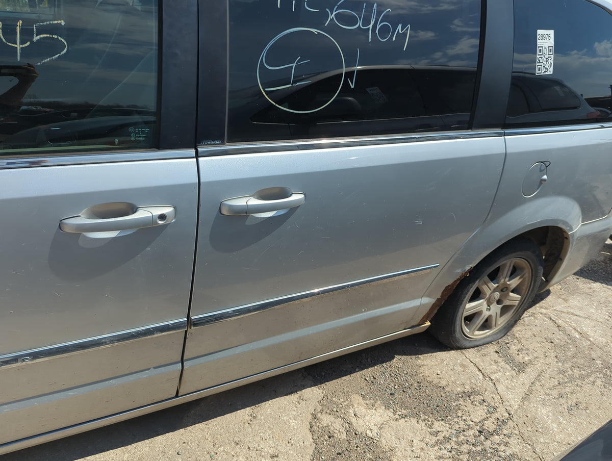 2011-2016 Chrysler Town & Country Driver Rear Door Oem 5011167 - Oemusedautoparts1.com
