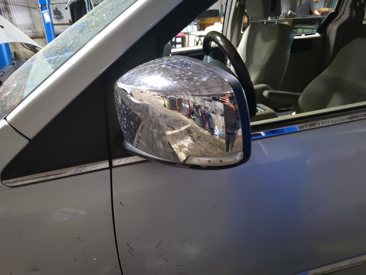 2010-2016 Chrysler Town & Country Driver Side View Mirror - Left Door Mirror OEM Used - Oemusedautoparts1.com