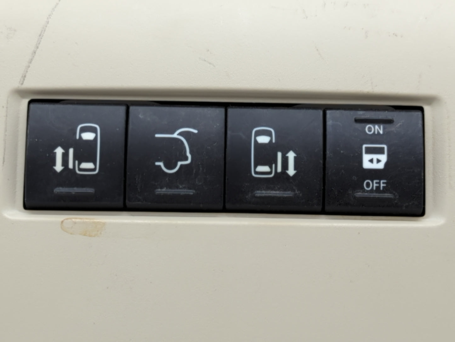 2012 Chrysler Town & Country Overhead Roof Console - Oemusedautoparts1.com