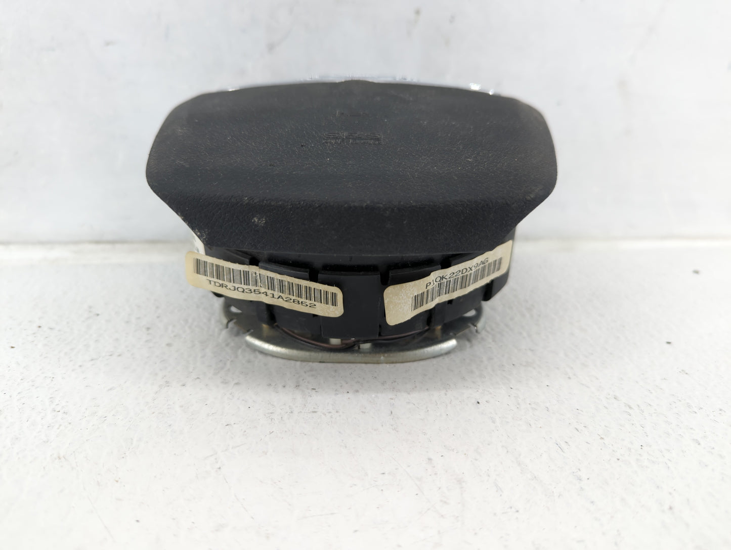 2011-2012 Chrysler Town & Country Air Bag Driver Left Steering Wheel Mounted P/N:1QK22DX9AG Fits Fits 2011 2012 OEM Used Aut