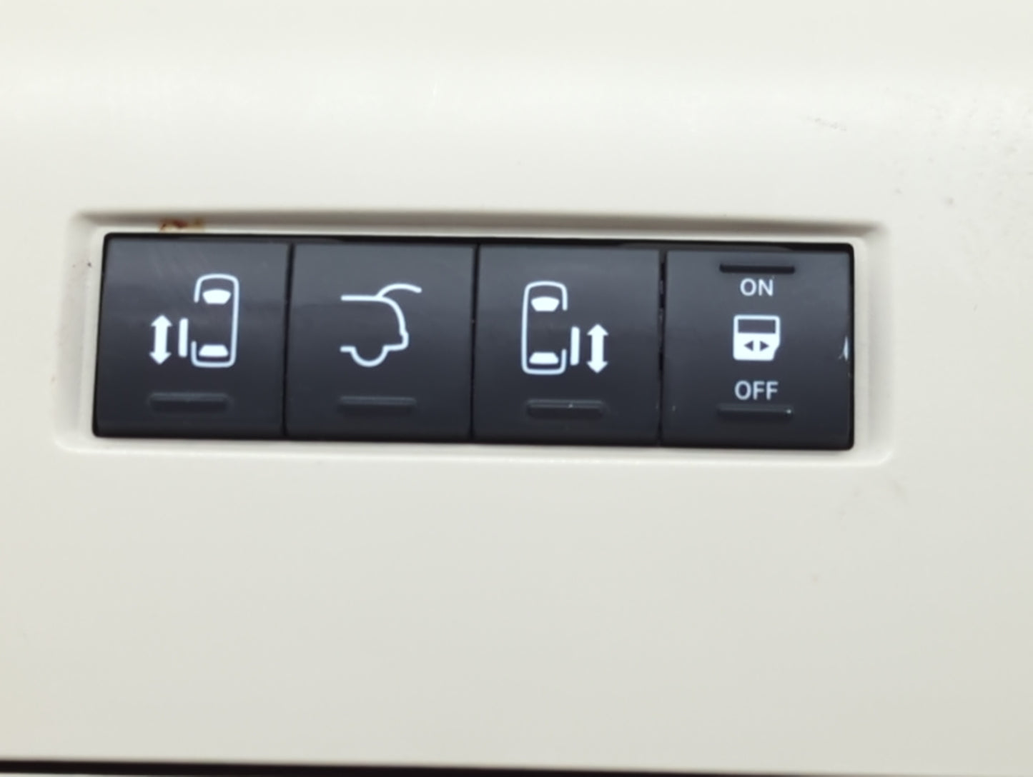 2012 Chrysler Town & Country Overhead Roof Console - Oemusedautoparts1.com
