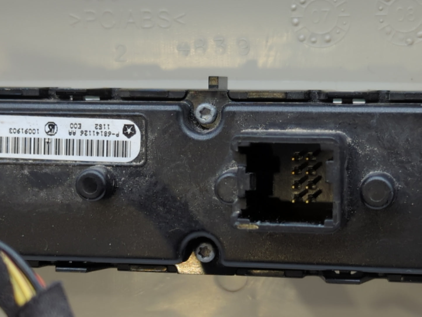 2012 Chrysler Town & Country Overhead Roof Console - Oemusedautoparts1.com