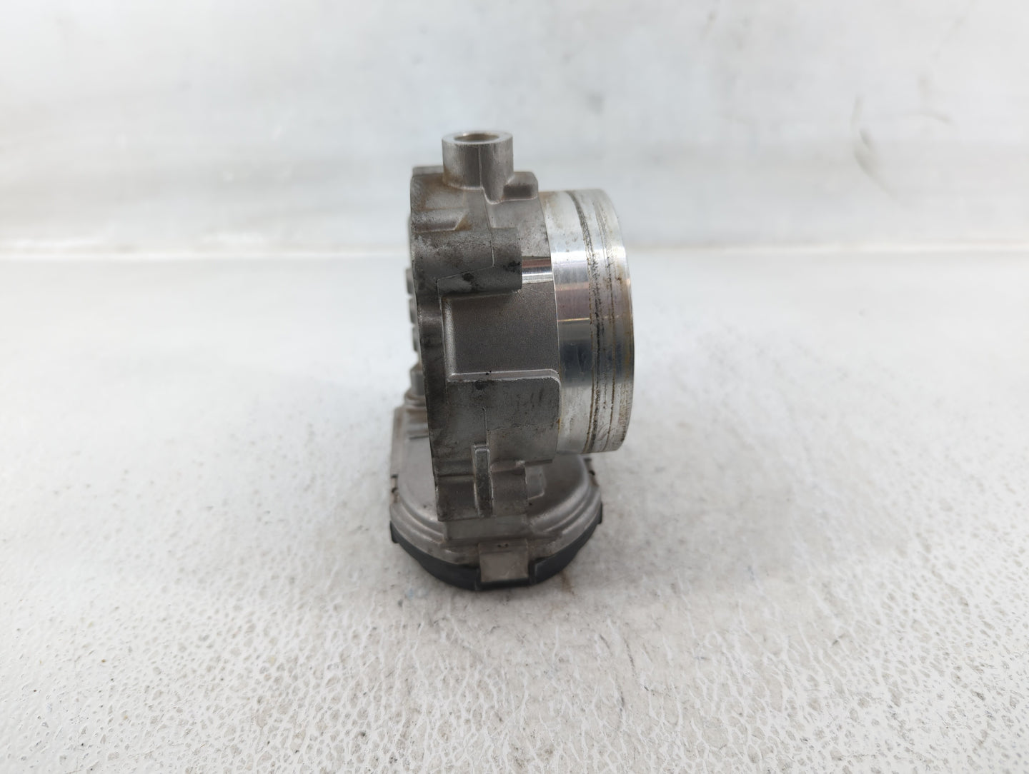 2011-2016 Chrysler Town & Country Throttle Body P/N:05184349AC Fits OEM Used Auto Parts - Oemusedautoparts1.com