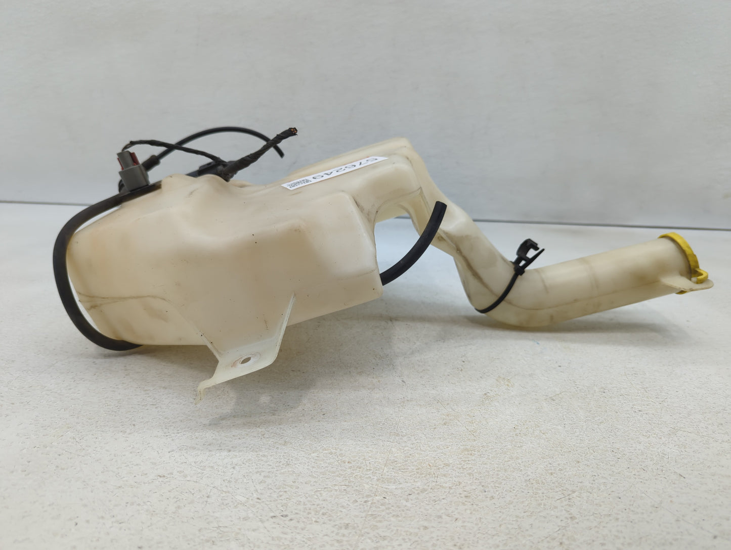 2011 Chrysler Town & Country Windshield Washer Fluid Reservoir Bottle Oem - Oemusedautoparts1.com