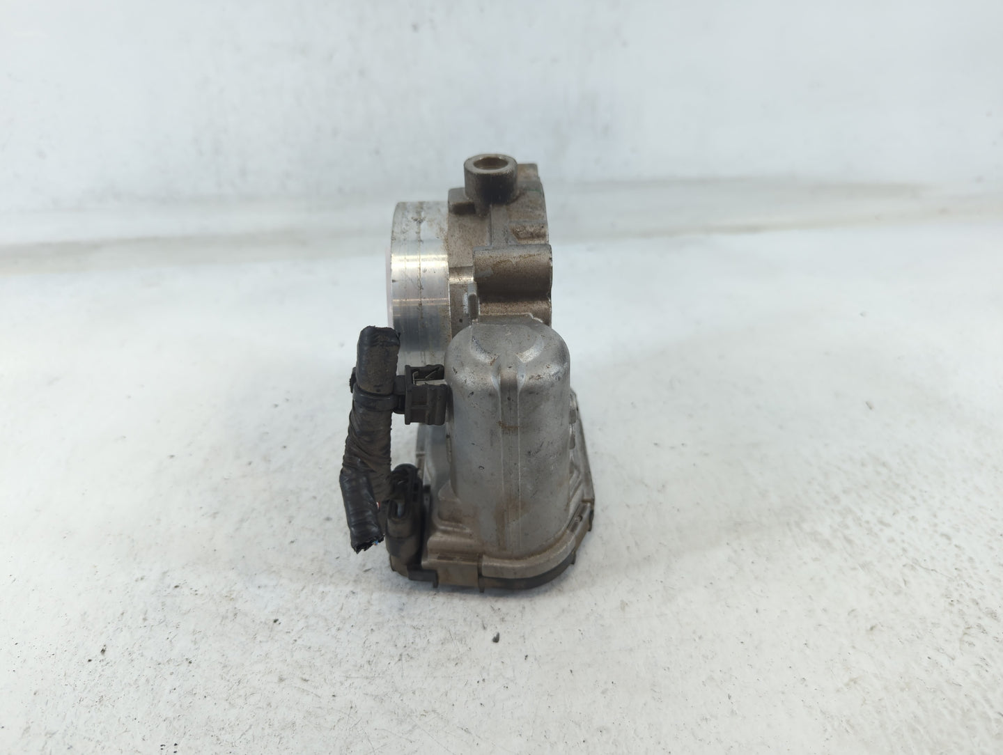 2011-2016 Chrysler Town & Country Throttle Body P/N:05184349AC Fits OEM Used Auto Parts - Oemusedautoparts1.com