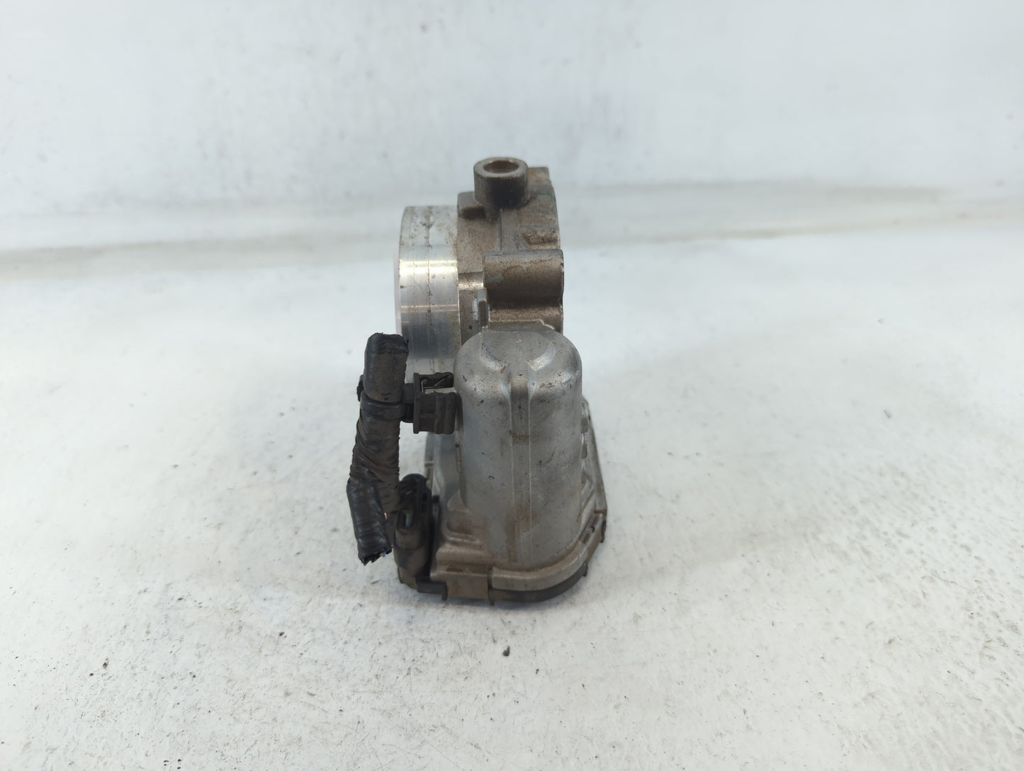2011-2016 Chrysler Town & Country Throttle Body P/N:05184349AC Fits OEM Used Auto Parts - Oemusedautoparts1.com