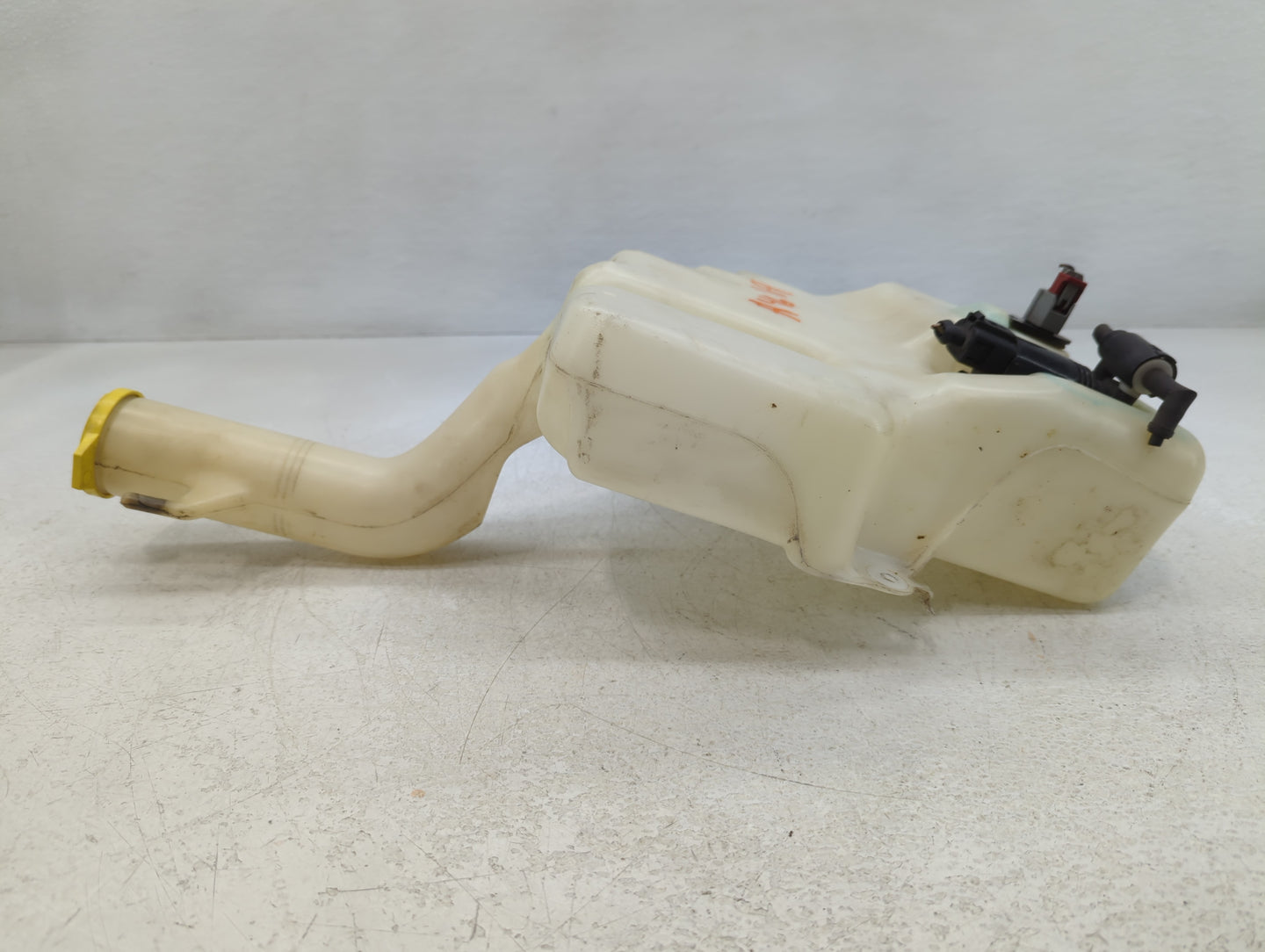 2011 Chrysler Town & Country Windshield Washer Fluid Reservoir Bottle Oem - Oemusedautoparts1.com