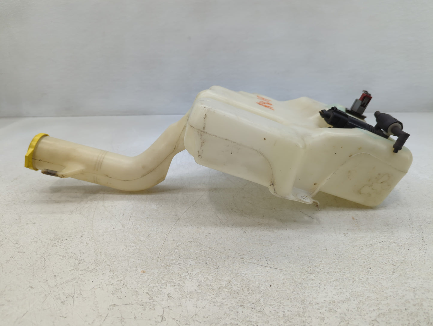 2011 Chrysler Town & Country Windshield Washer Fluid Reservoir Bottle Oem - Oemusedautoparts1.com