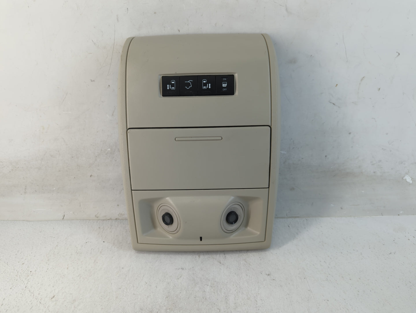 2012 Chrysler Town & Country Overhead Roof Console - Oemusedautoparts1.com
