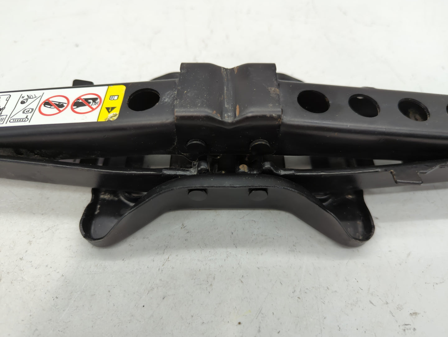 2012 Dodge Avenger Spare Scissor Car Jack 1112412 - Oemusedautoparts1.com