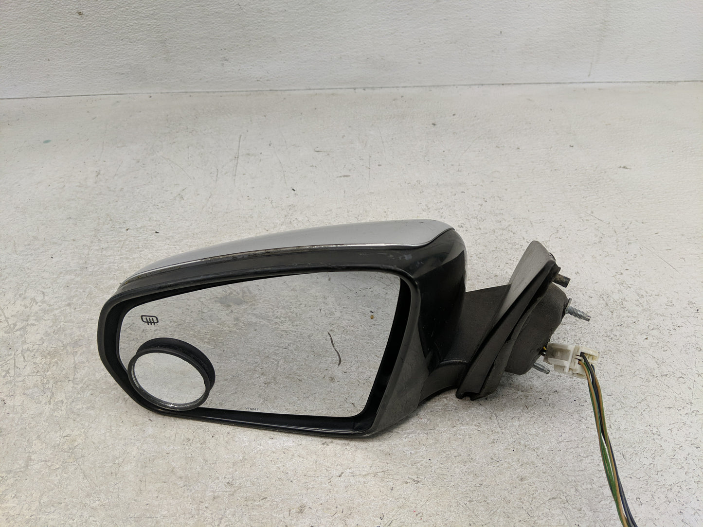 2013-2014 Dodge Avenger Driver Side View Mirror - Left Door Mirror OEM Used - Oemusedautoparts1.com