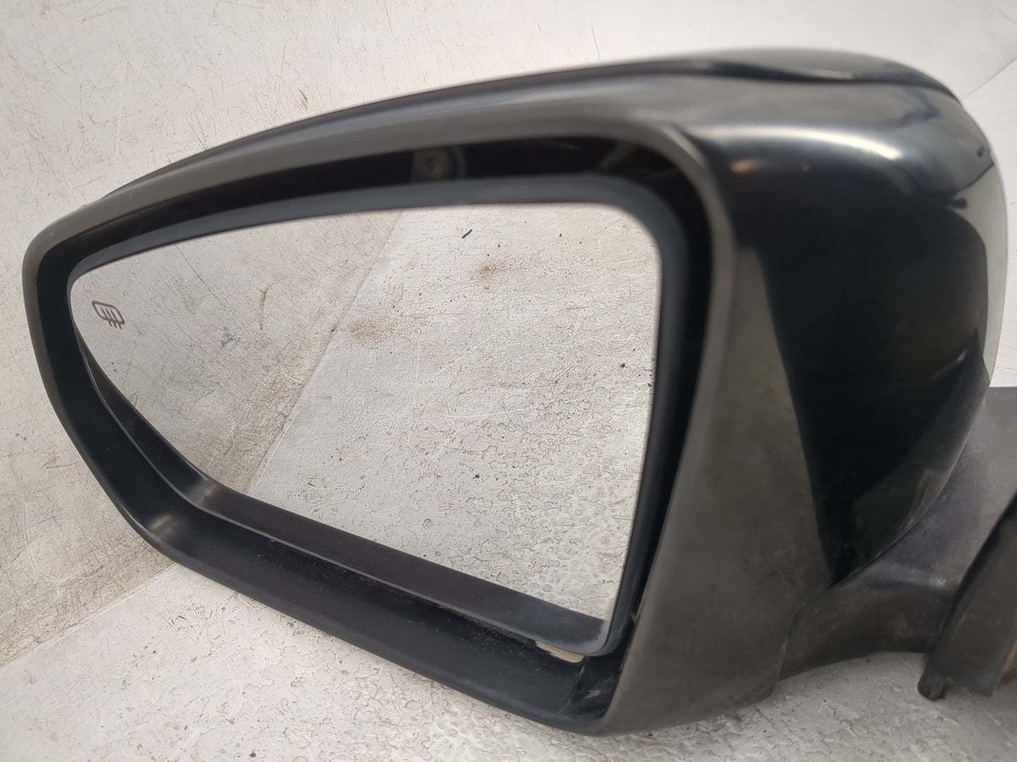 2013-2014 Dodge Avenger Driver Side View Mirror - Left Door Mirror OEM Used - Oemusedautoparts1.com