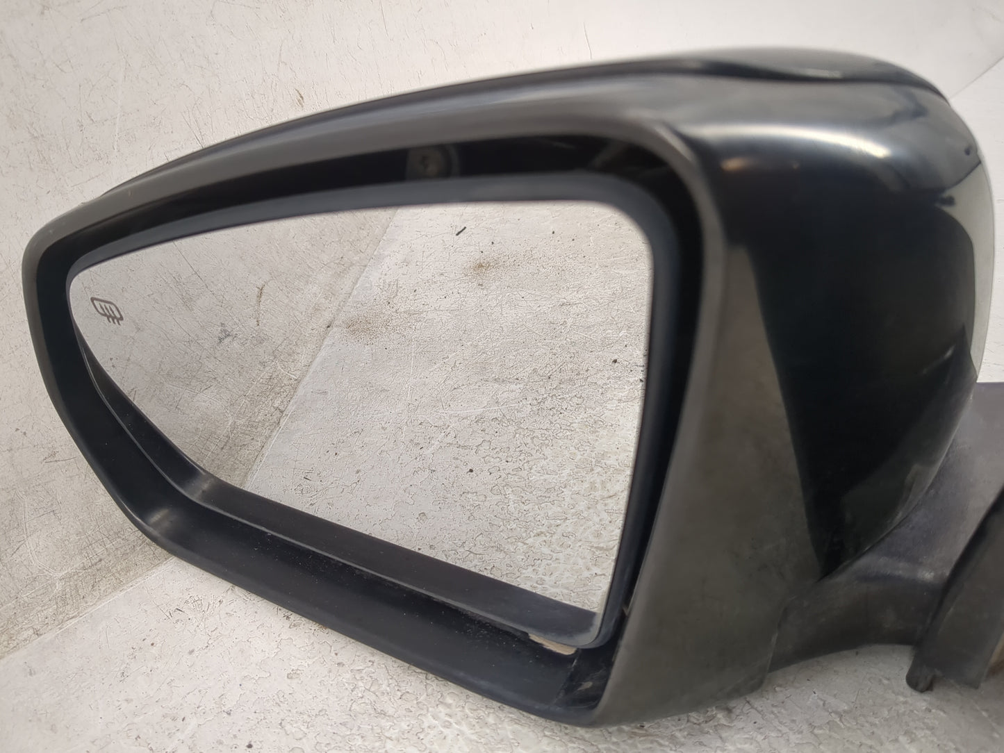 2013-2014 Dodge Avenger Driver Side View Mirror - Left Door Mirror OEM Used - Oemusedautoparts1.com