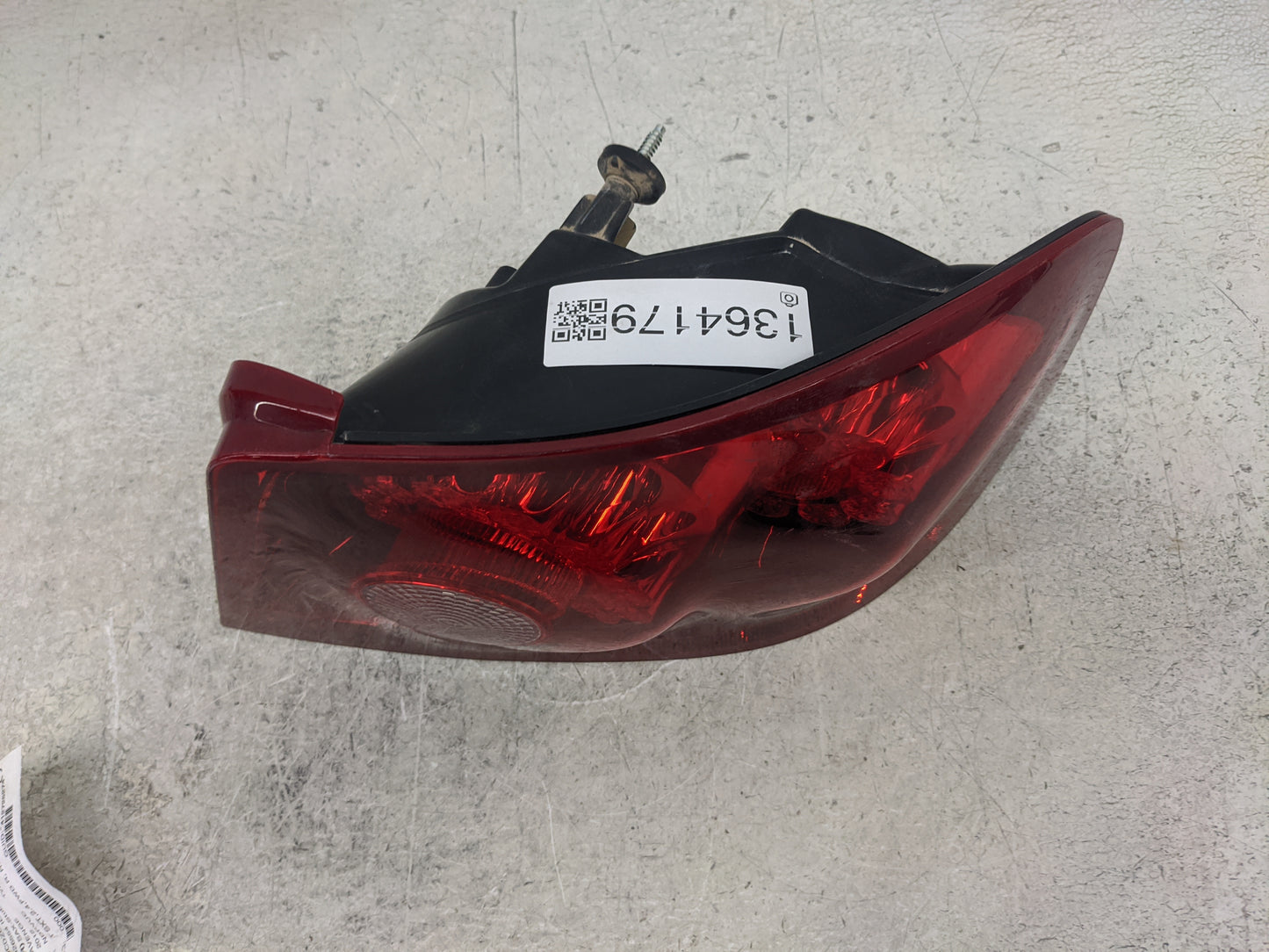 2011-2014 Dodge Avenger Tail Light Assembly Passenger Right OEM Fits Fits 2011 2012 2013 2014 OEM Used Auto Parts - Oemuseda
