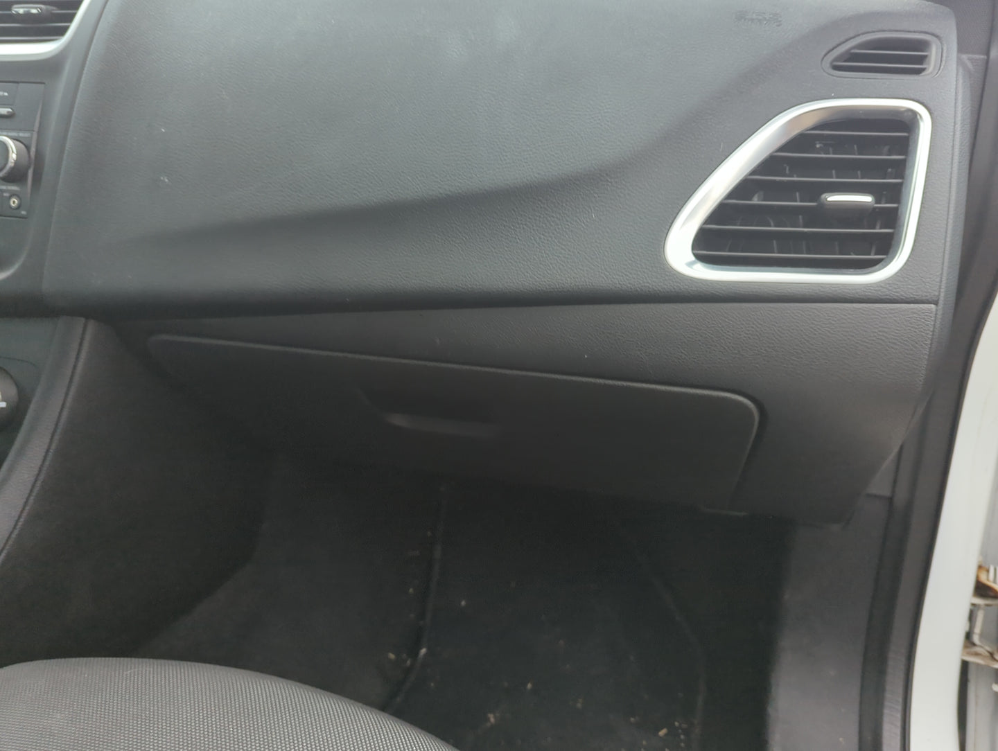2012 Dodge Avenger Passenger Glove Box Door Storage Compartment 1376143 - Oemusedautoparts1.com