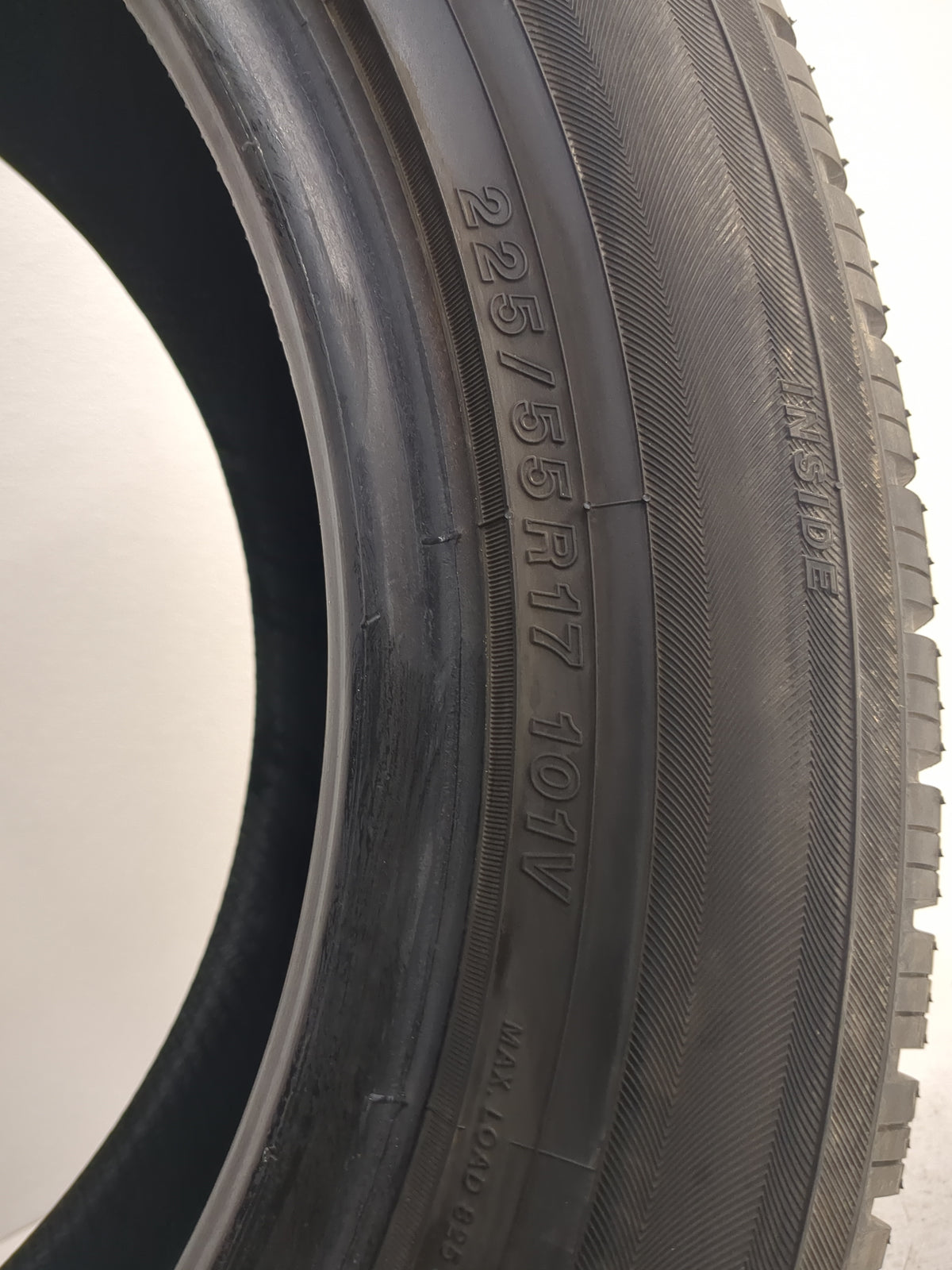 Used Tire 225/556R17 YOKOHAMA YK-GTX ALL SEASON 101V - Tread Depth 9/32 - Oemusedautoparts1.com